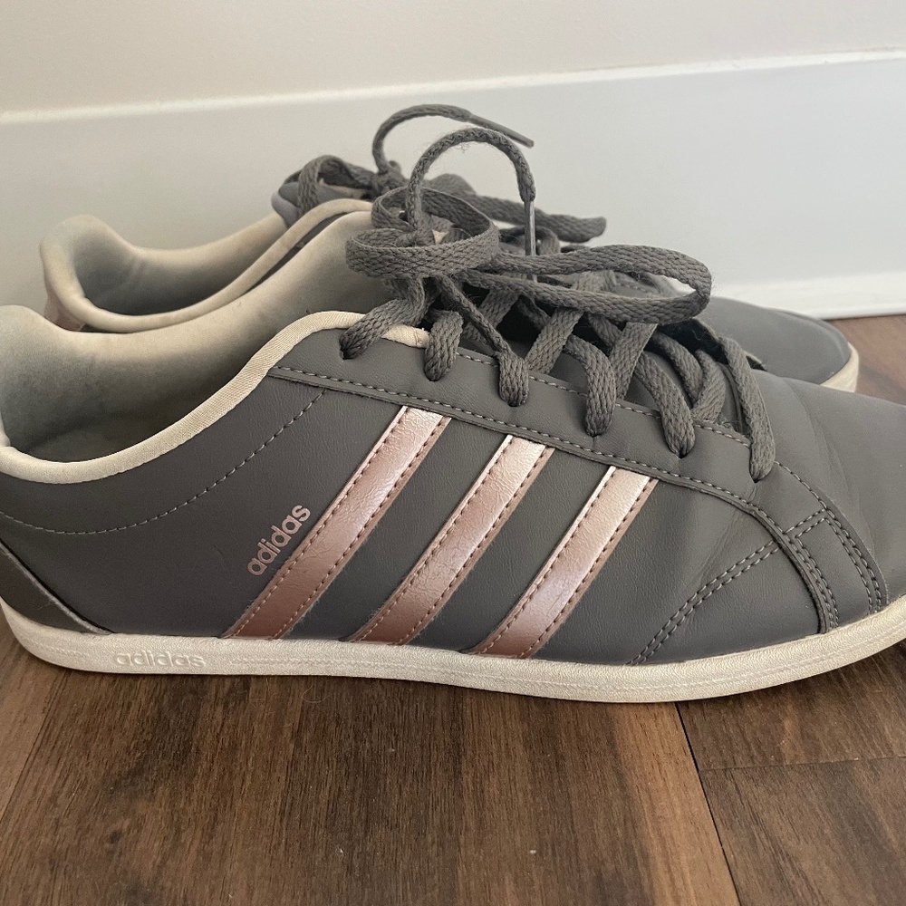 Adidas Samba Size 9 Women’s Grey with Pink Stripes